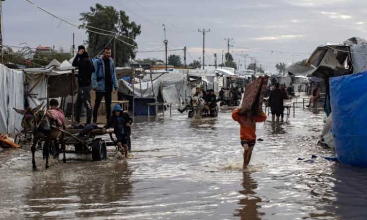 Tormenta invernal Byron: Colapsos y bajas temperaturas aumentan la tragedia en la Franja de Gaza