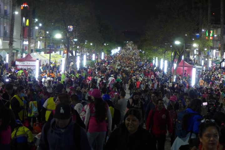 Caminan peregrinos hacía la Basílica de Guadalupe: un acto de fe y amor