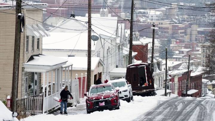 Trump admin is ‘trying to put out a fire they started’ at Weather Service as a cold, snowy winter looms