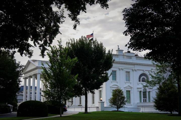 White House seeks to advance Lindsey Halligan’s nomination as US Attorney, but faces hurdles