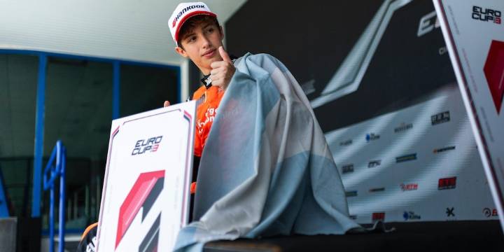 Nació en Italia, tiene sangre argentina, es piloto de Red Bull y quiere correr con licencia albiceleste