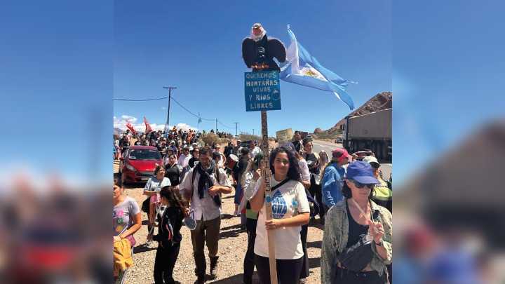 "El agua no se negocia": masiva caravana en Mendoza contra el proyecto minero que respaldó Milei
