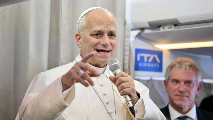 El papa llama a EE.UU. a evitar un ataque militar en Venezuela y optar mejor por diálogo o "presiones"