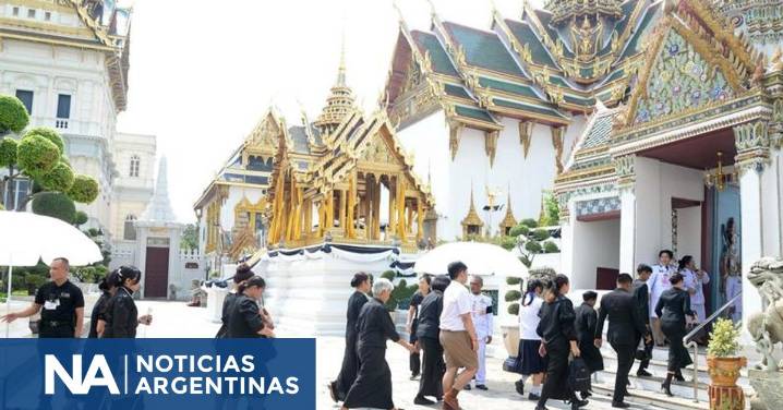 El rey de Tailandia disolvió el Parlamento y allanó el camino para elecciones anticipadas