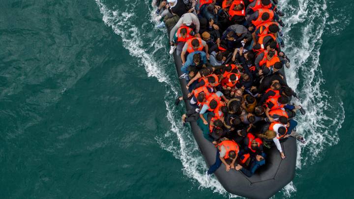 UE endurece su política migratoria con nuevas reglas de retorno y detención ampliada