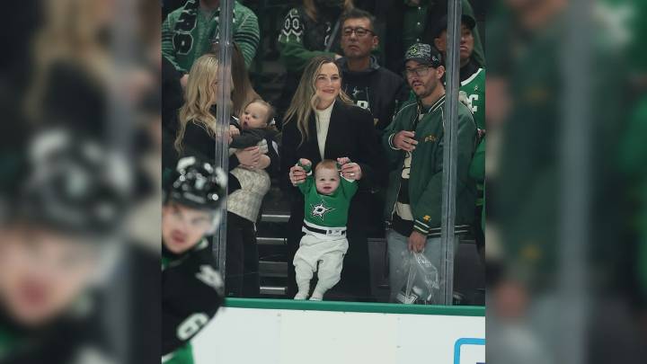 Benn’s son attends 1st NHL game as Stars honor captain’s 400th goal