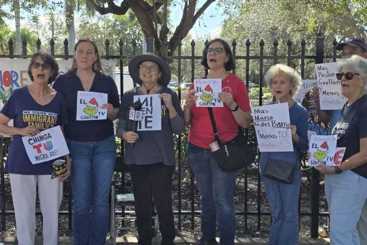 Telemundo y Univision dicen que la publicidad del ICE cumple con criterios para su emisión