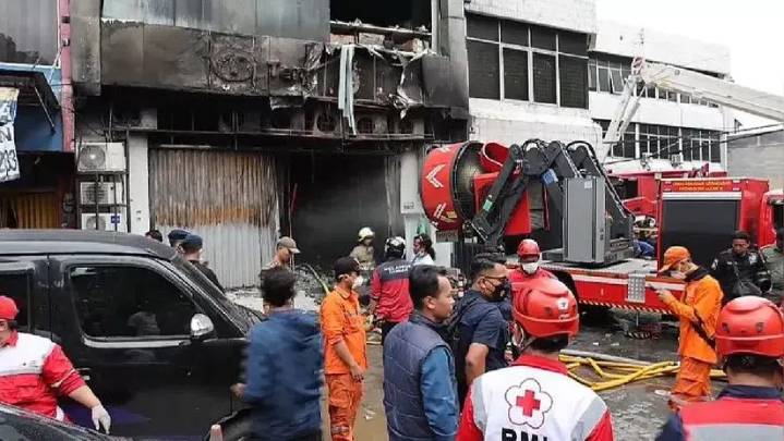 Indonesia: al menos 20 muertos por incendio en edificio de Yakarta