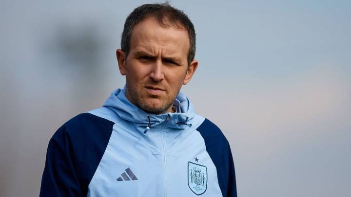 «Trabajé con futbolistas que tenían El Molinón muy en contra y es muy complicado. Queipo lo pasó mal, le da vueltas a todo»: el análisis de Nosti, ex psicólogo del Sporting