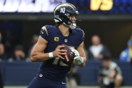 Deadspin | Chargers QB Justin Herbert breaks bone in non-throwing hand vs. Raiders