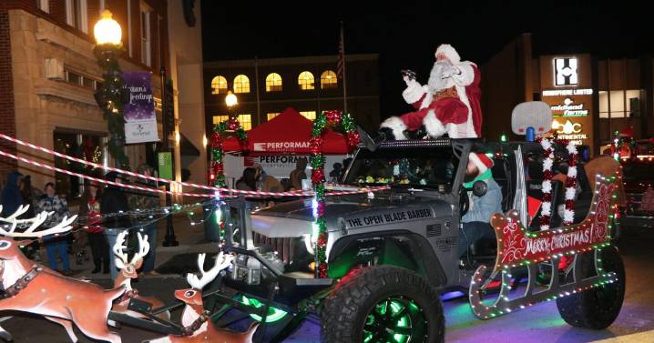 Chamber Christmas Parade rolls through Somerset bigger and brighter than before