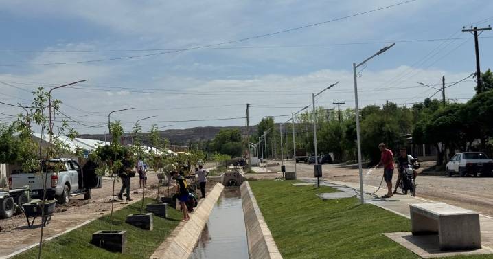 Godoy transformó un viejo desagüe en un bulevar verde tras una inversión de $180 millones