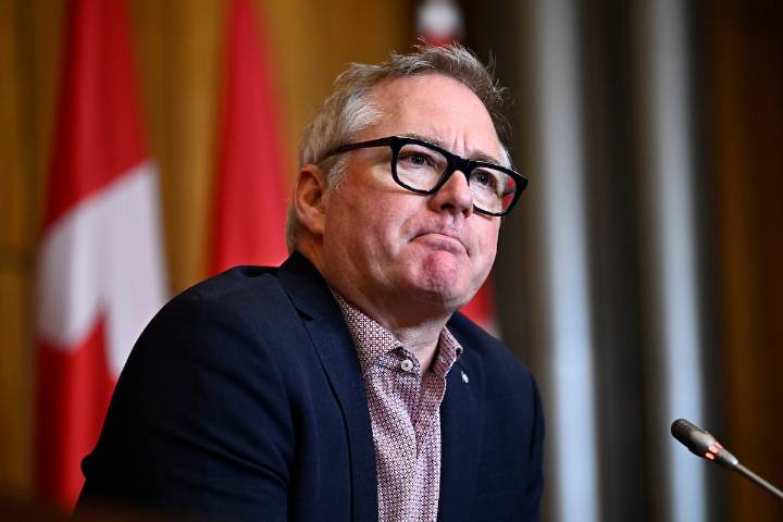 Liberals to accept Bloc amendment to remove religious exemption from hate