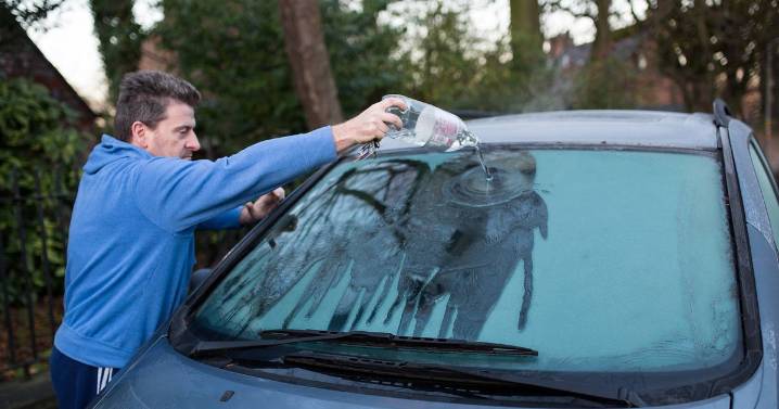 Drivers told to hit button combination to defog car windscreen in 10 seconds