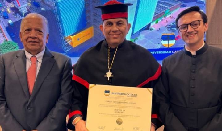 Carlos Edward Osorio recibió Doctorado