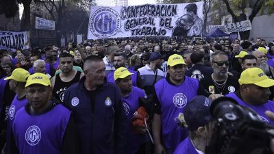 Salario mínimo: el Gobierno fijó aumentos escalonados hasta agosto de 2026 y la CGT lo rechazó por insuficiente y desconectado de la realidad