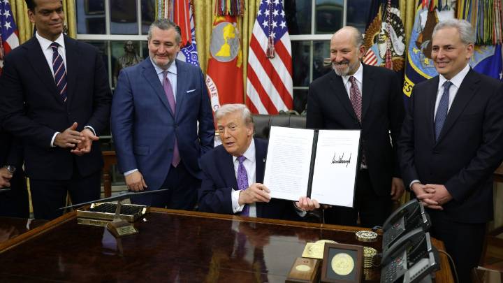 Trump firma decreto que prohíbe a los estados regular la Inteligencia Artificial