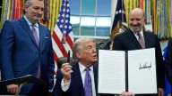 Trump signs executive order to block state AI regulations