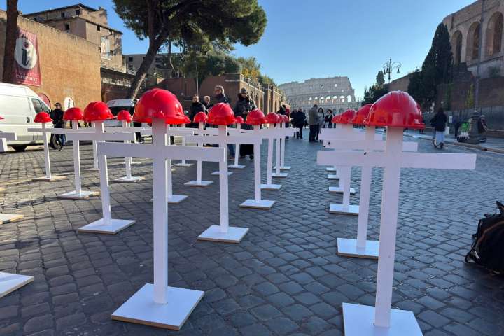 Se manifiestan en las principales ciudades de Italia contra los presupuestos de Meloni