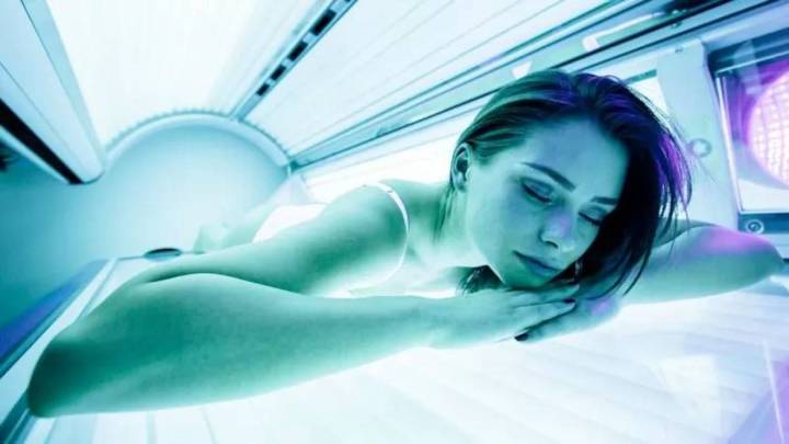 Según una nueva investigación. Las camas solares aceleran el envejecimiento de la piel por décadas