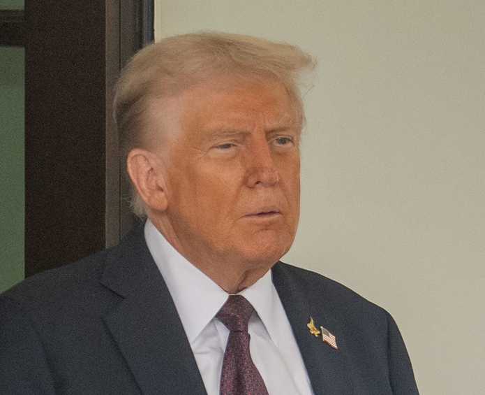 Amaga Trump con no renovar T