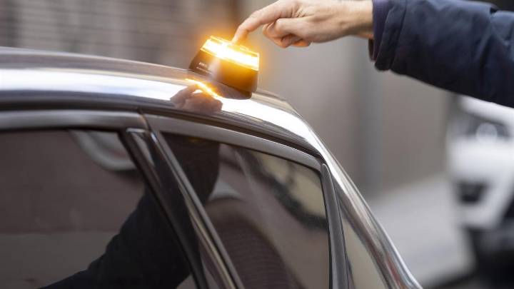 Pere Navarro, director general de tráfico, anuncia un periodo de gracia para las balizas V16: "Los agentes serán flexibles"