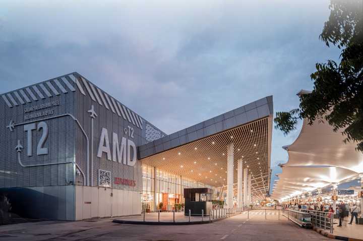 Madinah - Hyderabad IndiGo flight makes emergency landing at Ahmedabad airport