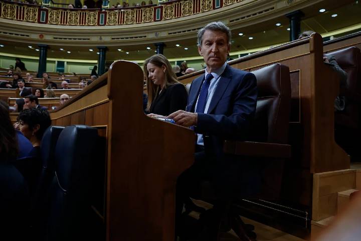 Feijóo se lanza contra Sánchez: "El feminismo lo debió aprender usted en los prostíbulos"