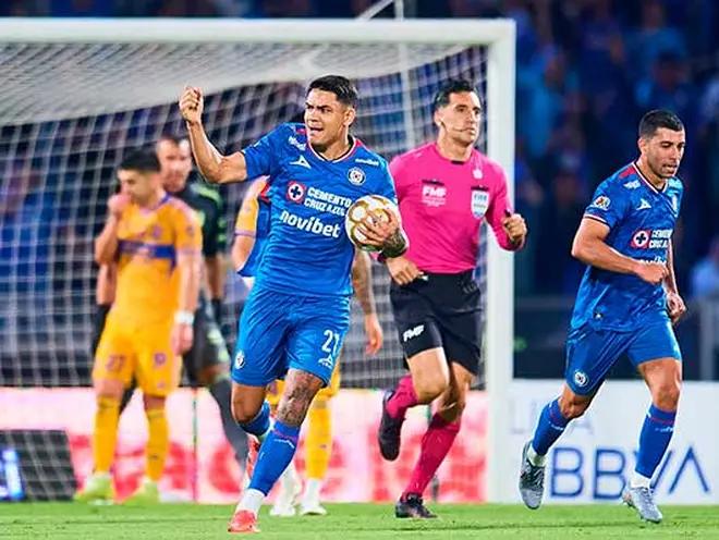 Cruz Azul y Tigres empatan 1-1 y lo definirán todo en la vuelta
