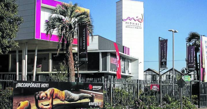 Dos guardias heridos a bala deja nuevo asalto en Midmall de Maipú