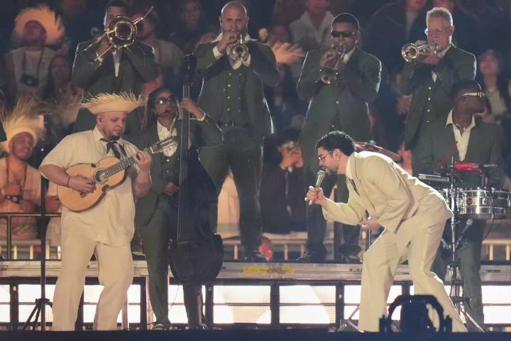 Bad Bunny inunda de salsa y plena su regreso a la Ciudad de México