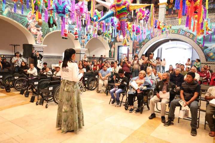 Ariadna Ayala fortalece la inclusión con la entrega de 21 apoyos funcionales en Atlixco
