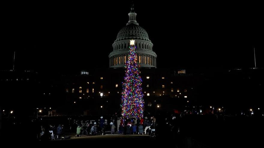 El árbol de Navidad del Capitolio, listo tras recorrer más de 4.000 kilómetros