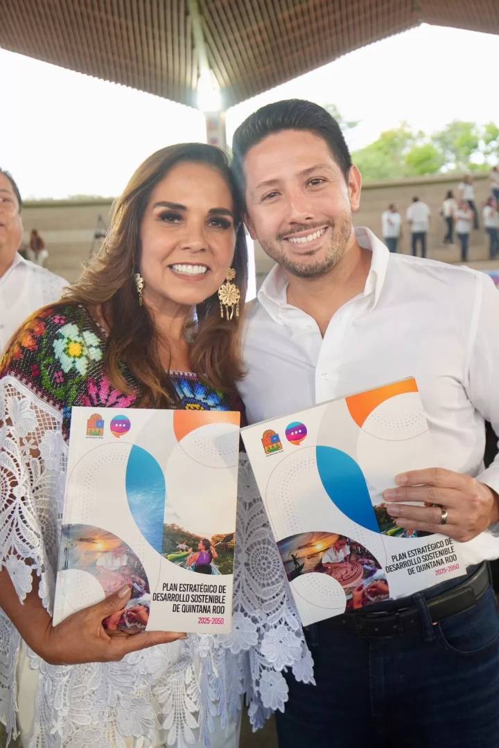 Renán Sánchez Tajonar acompaña a la gobernadora Mara Lezama en la presentación del Plan Estratégico para el Desarrollo Sostenible