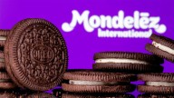 La fábrica que elabora Oreo, Rhodesia y Pepitos frena 3 semanas su producción
