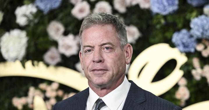Here's the reason Troy Aikman didn't get thanked by that UCLA football player