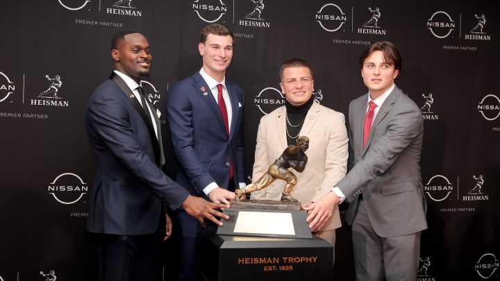 See best photos of Indiana's Fernando Mendoza at Heisman Trophy ceremony