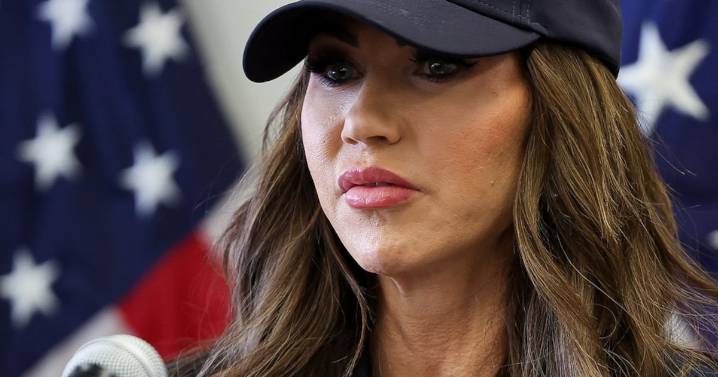 Kristi Noem acusa a CJNGy a CS de causar caos y afectar a Estados Unidos