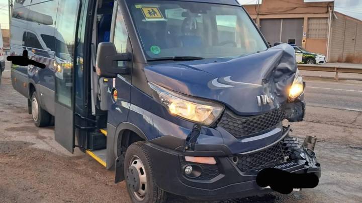 Cuatro menores heridos en el accidente de un bus escolar
