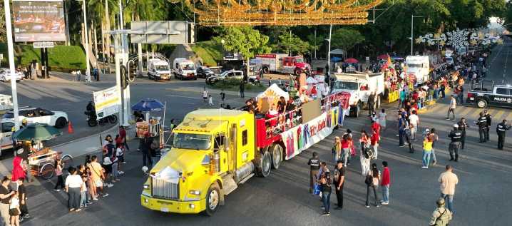 Familias tabasqueñas disfrutan la Caravana Navideña