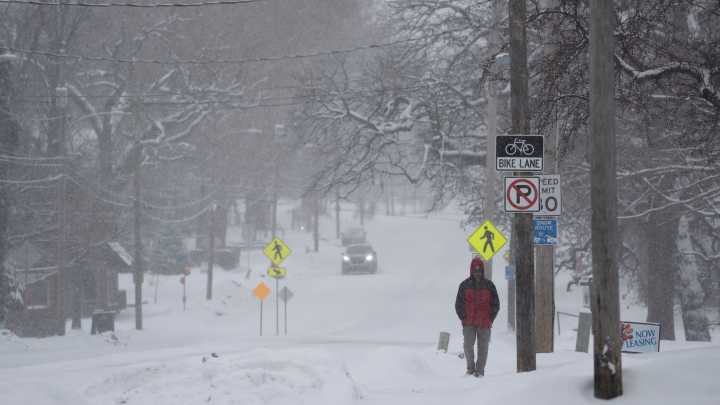 Snow continues to fall as Iowans brace for frigid temperatures