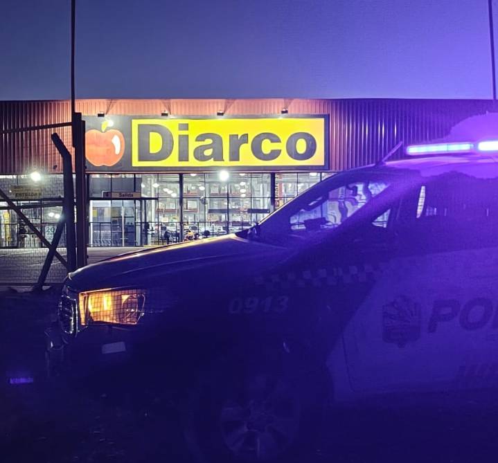 Violento asalto en Diarco de Caleta Olivia: enfrentamiento con la Policía, un delincuente herido y dos detenidos