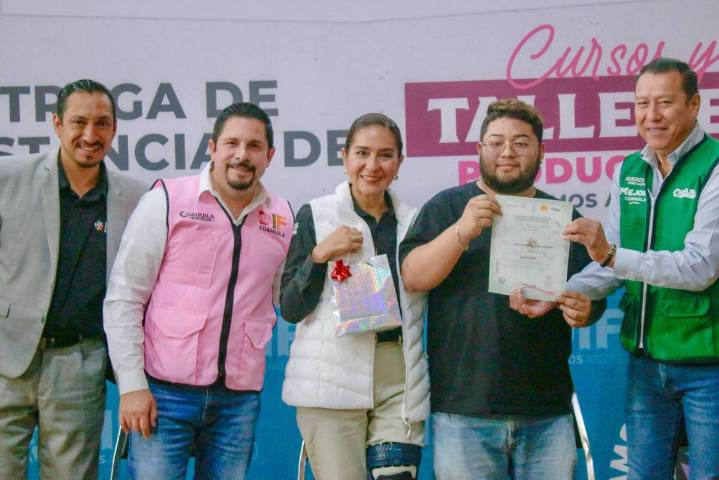 Celebran en Ramos Arizpe segunda entrega de constancias de talleres productivos; se gradúan más de 300
