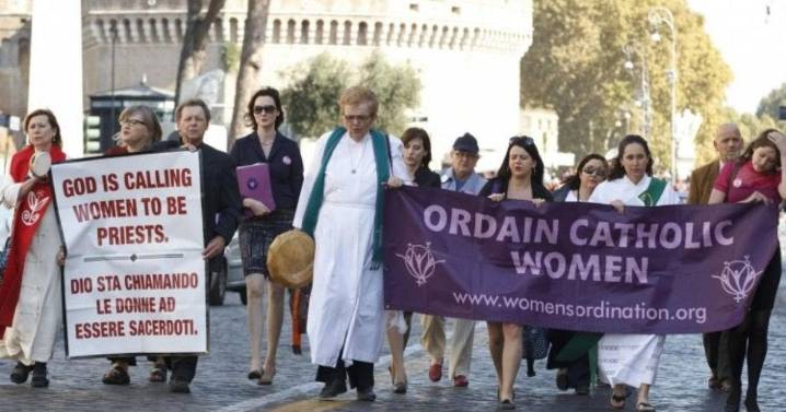 Vaticano vota en contra de permitir que mujeres sean diaconisas