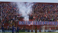 Fuegos artificiales y bengalas: Árbitro consignó incidentes protagonizados por barristas de la U en partido ante Coquimbo