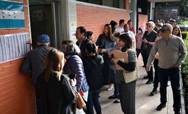 Honduras, en una reñida puja, elegía Presidente