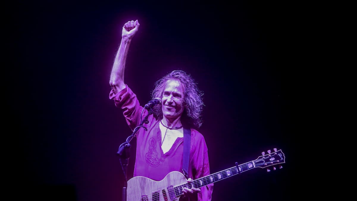 Fernandisco, Cristina Boscá, Mara Torres... Las voces de la radio recuerdan la leyenda de Robe Iniesta