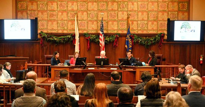 Alex Posada, Mark van de Kamp recognized as 'heart of service' by City Council