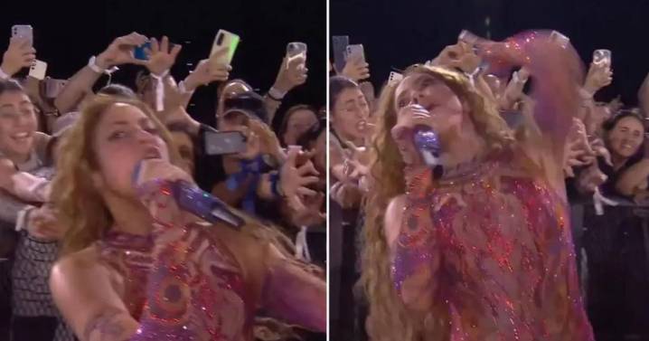VIDEO: Shakira sufre fuerte jalón de cabello en pleno concierto