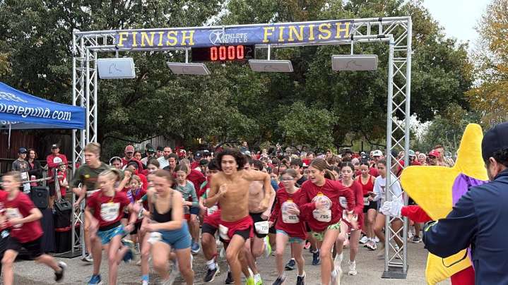 Jingle Bells, running shoes, and holiday cheer in Gruene